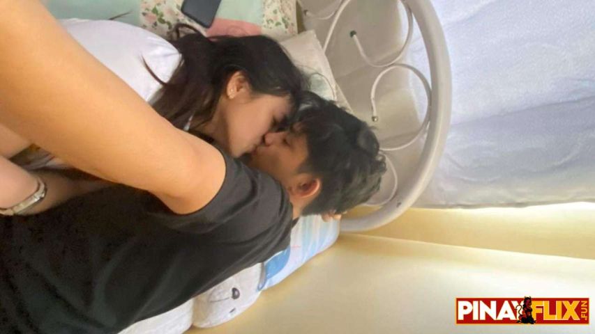 Jowa Kong Off Duty Pinasukan Ko ng Malambot na Titi